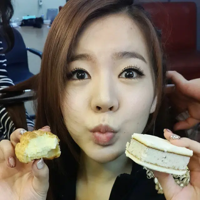 131102 써니 인스타그램 업뎃 - 아이스크림주세요~사랑이담겨있는!두개만주세요~♥