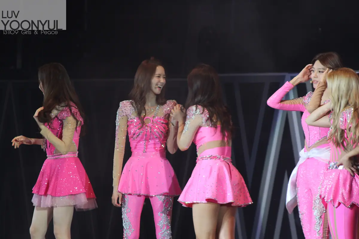 131109 GIRLS&PEACE in Hong Kong 윤율 by luvyoonyul