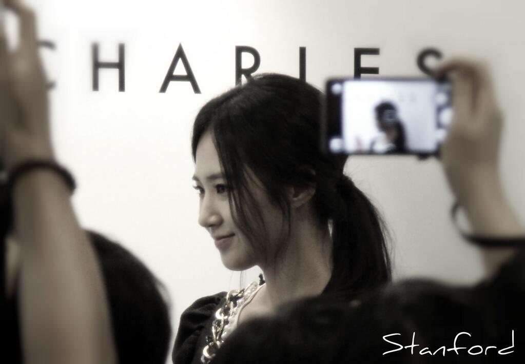 Charles & Keith 유리 직찍 by stanfordho96