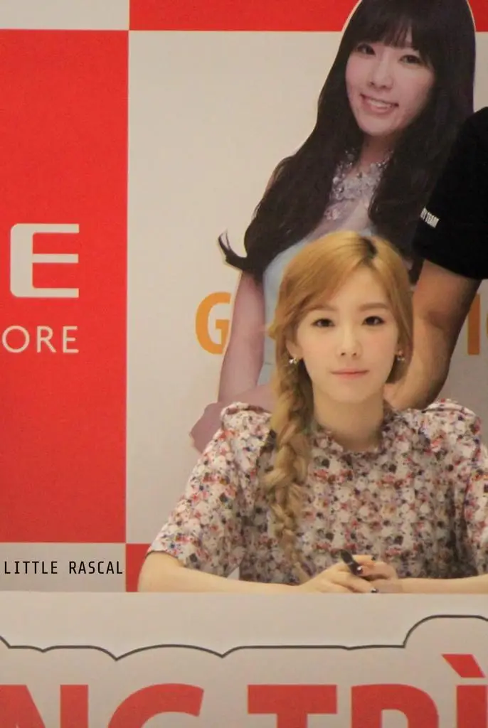 140902 하노이 팬사인회 태연,유리 by LITTLE RASCAL,ThePooHKaaa