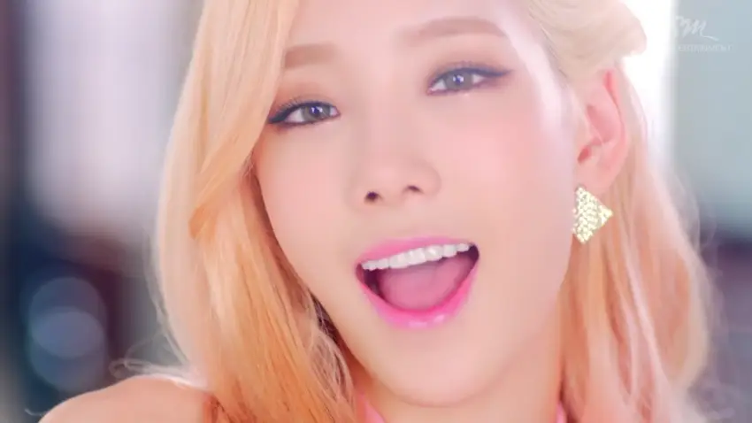 태연(소녀시대) Lion Heart 뮤비 캡쳐.jpgif