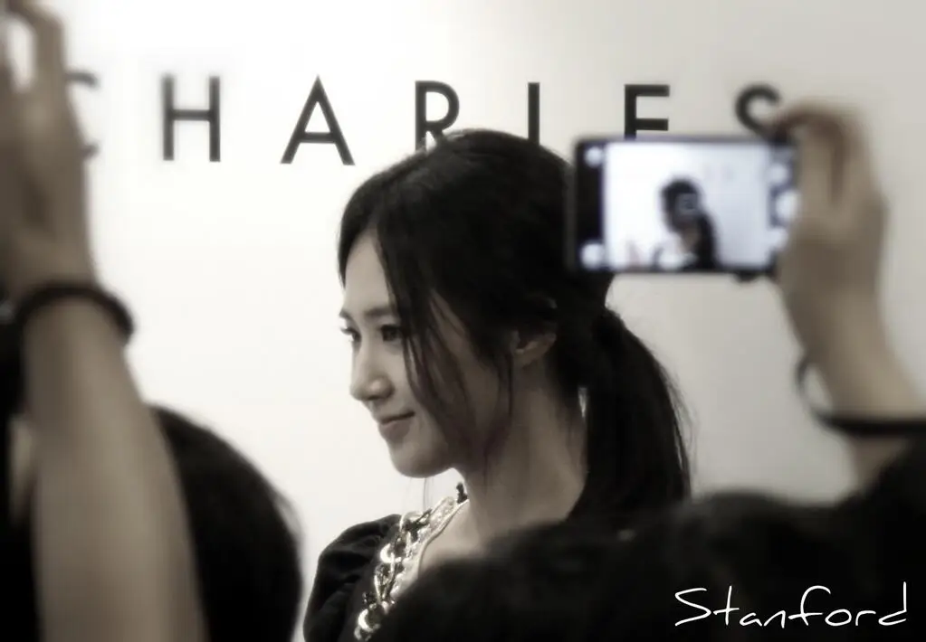 Charles & Keith 유리 직찍 by SooZarr