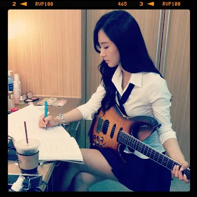 유리(Yuri) 131104 인스타그램 업뎃 - 야 정은아~ !!