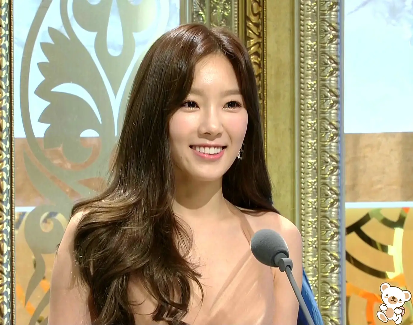 2013 SBS연예대상 소녀시대 태연 캡쳐.jpg