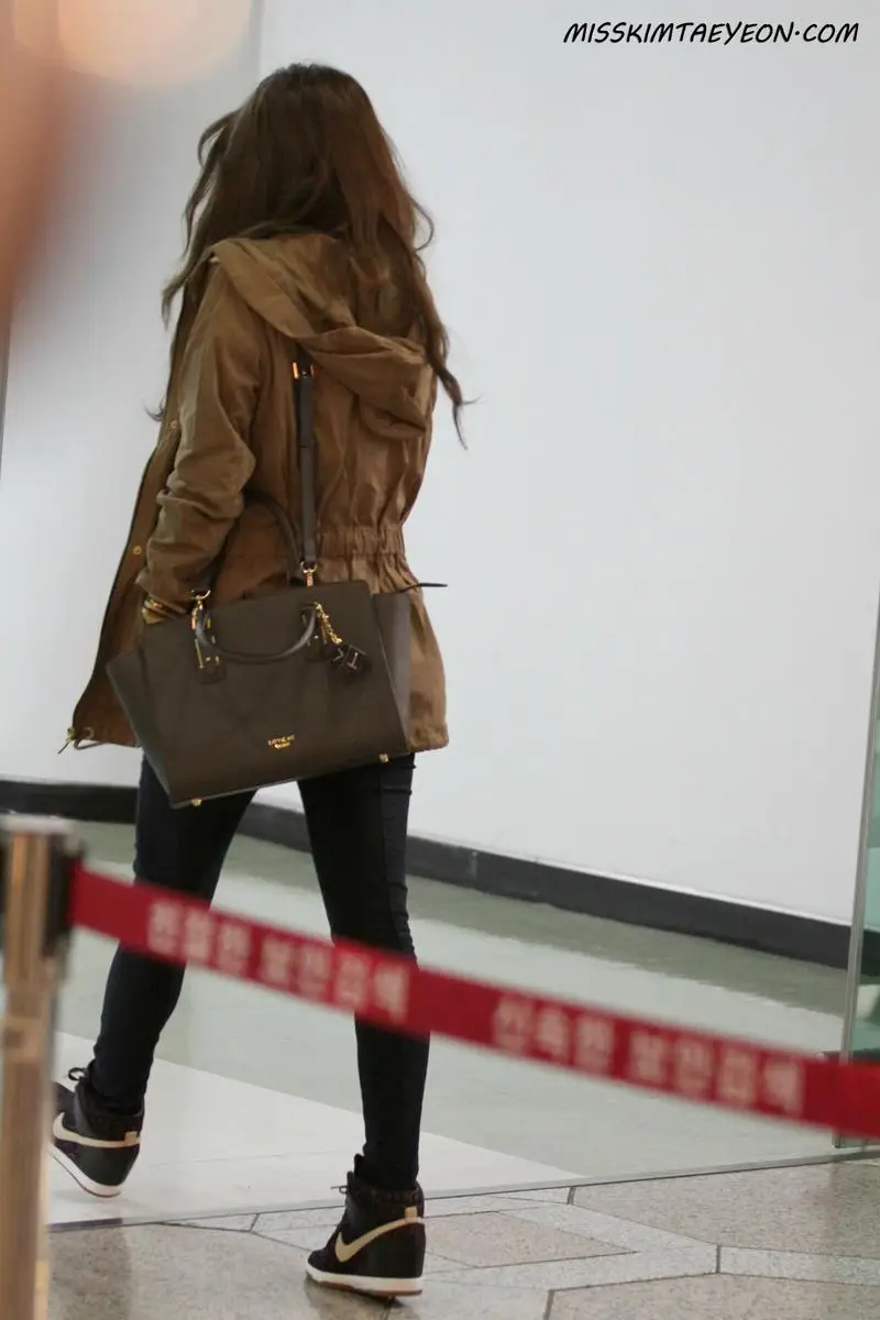 131210 김포공항 출국 태연 직찍 by 미스김태연