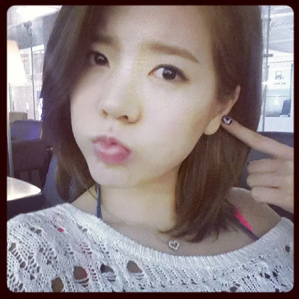 130811 써니 인스타그램 - 귀