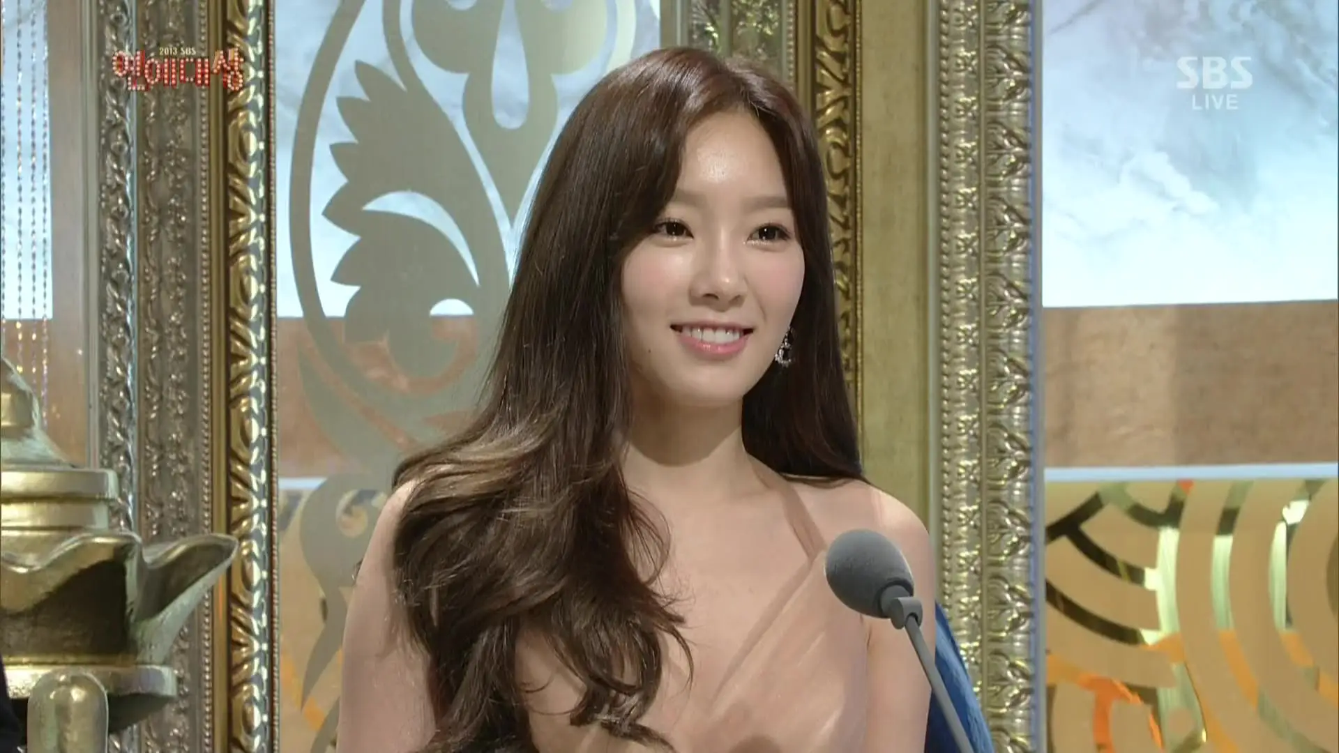 131230 SBS 연예대상 태연 시상 영상 + 캡쳐.jpgif