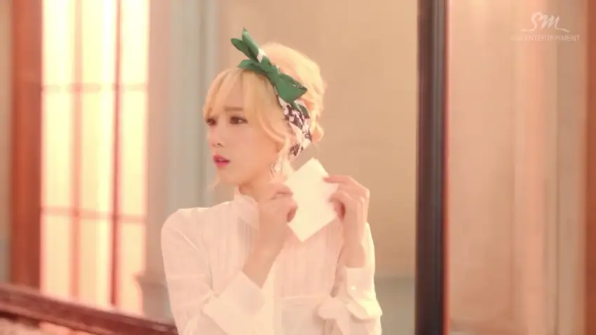 태연(소녀시대) Lion Heart 뮤비 캡쳐.jpgif