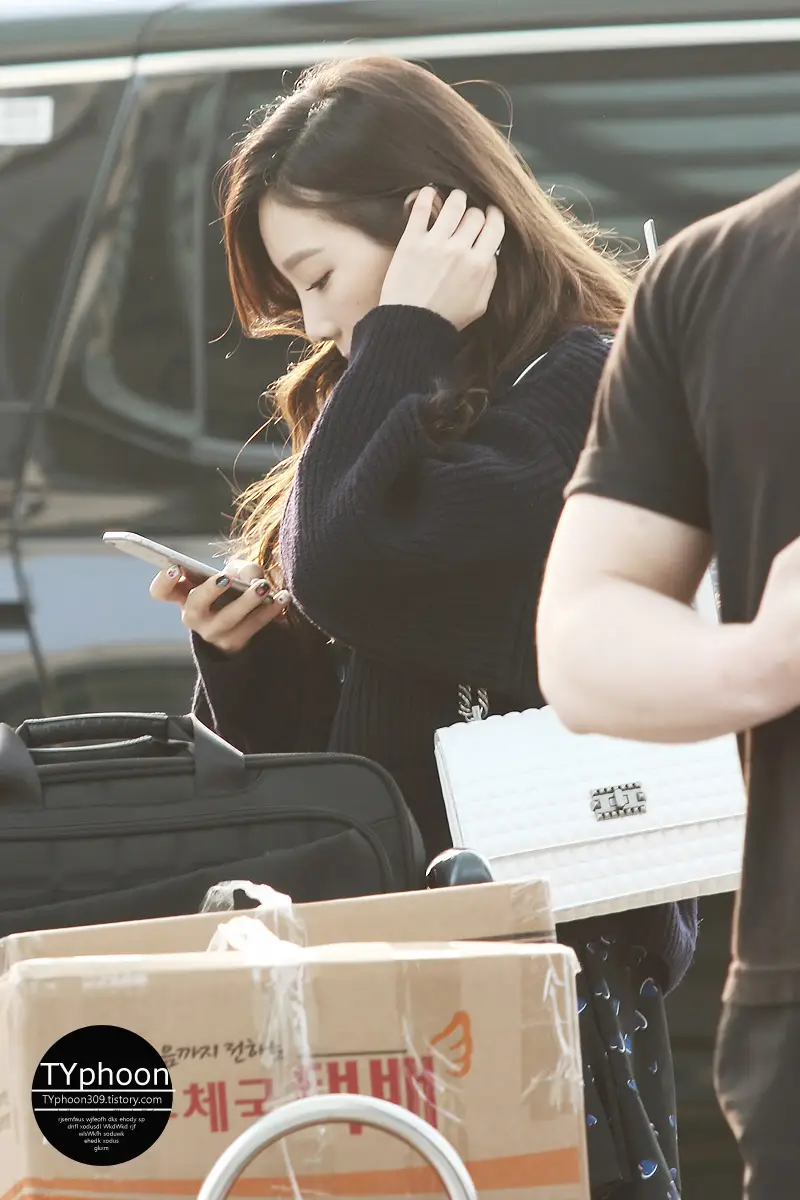 150412 Tae Yeon Selfie Incheon International Airport by TYPhoon