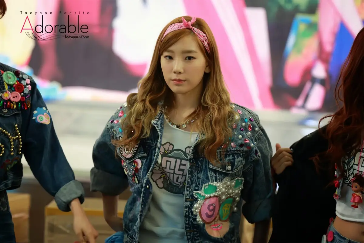 130126 핫트렉스 싸인회 태연 직찍 by Adorable