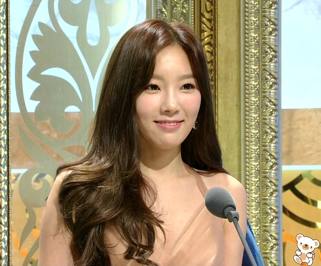 2013 SBS연예대상 소녀시대 태연 캡쳐.jpg