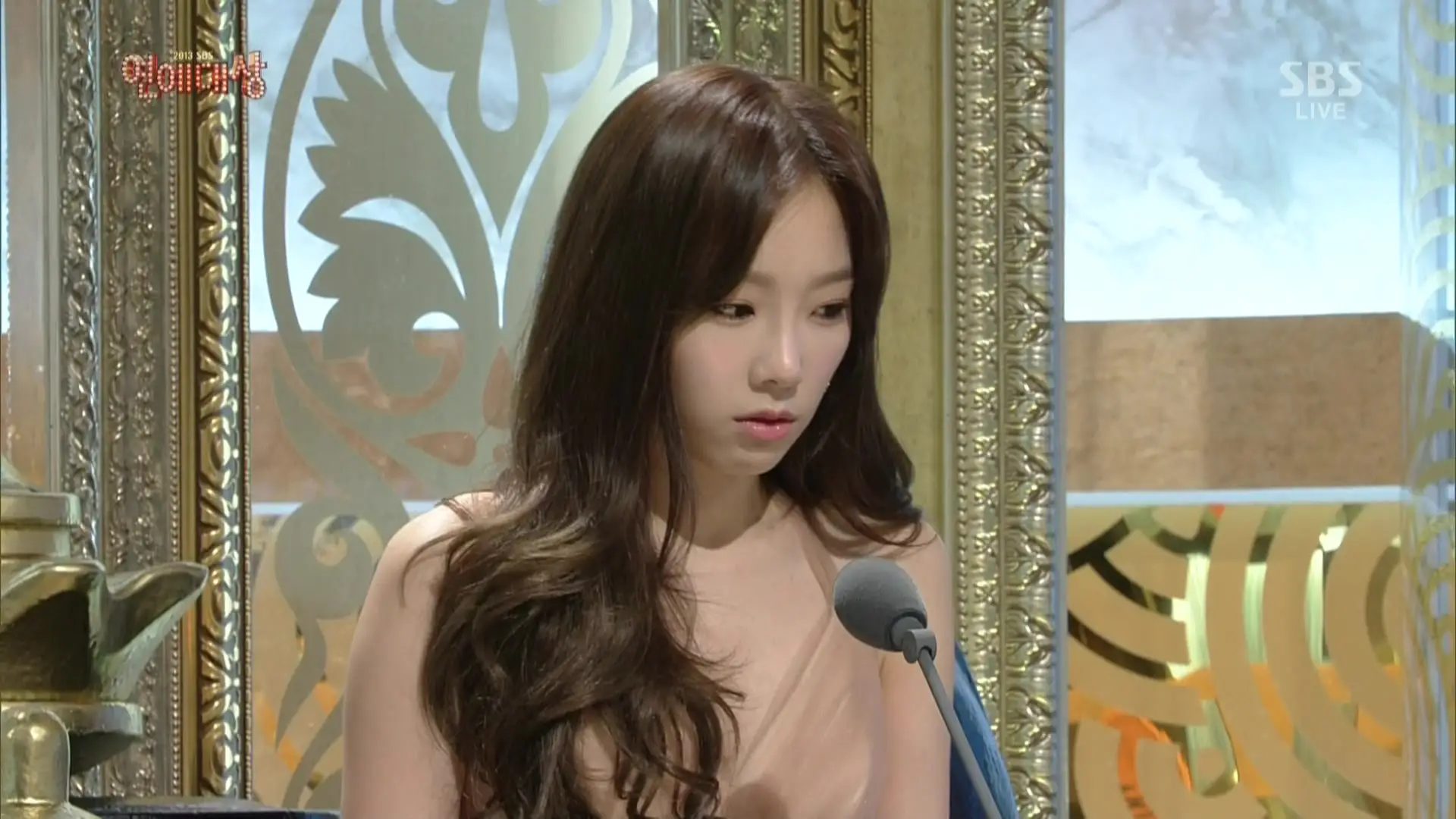 131230 SBS 연예대상 태연 시상 영상 + 캡쳐.jpgif