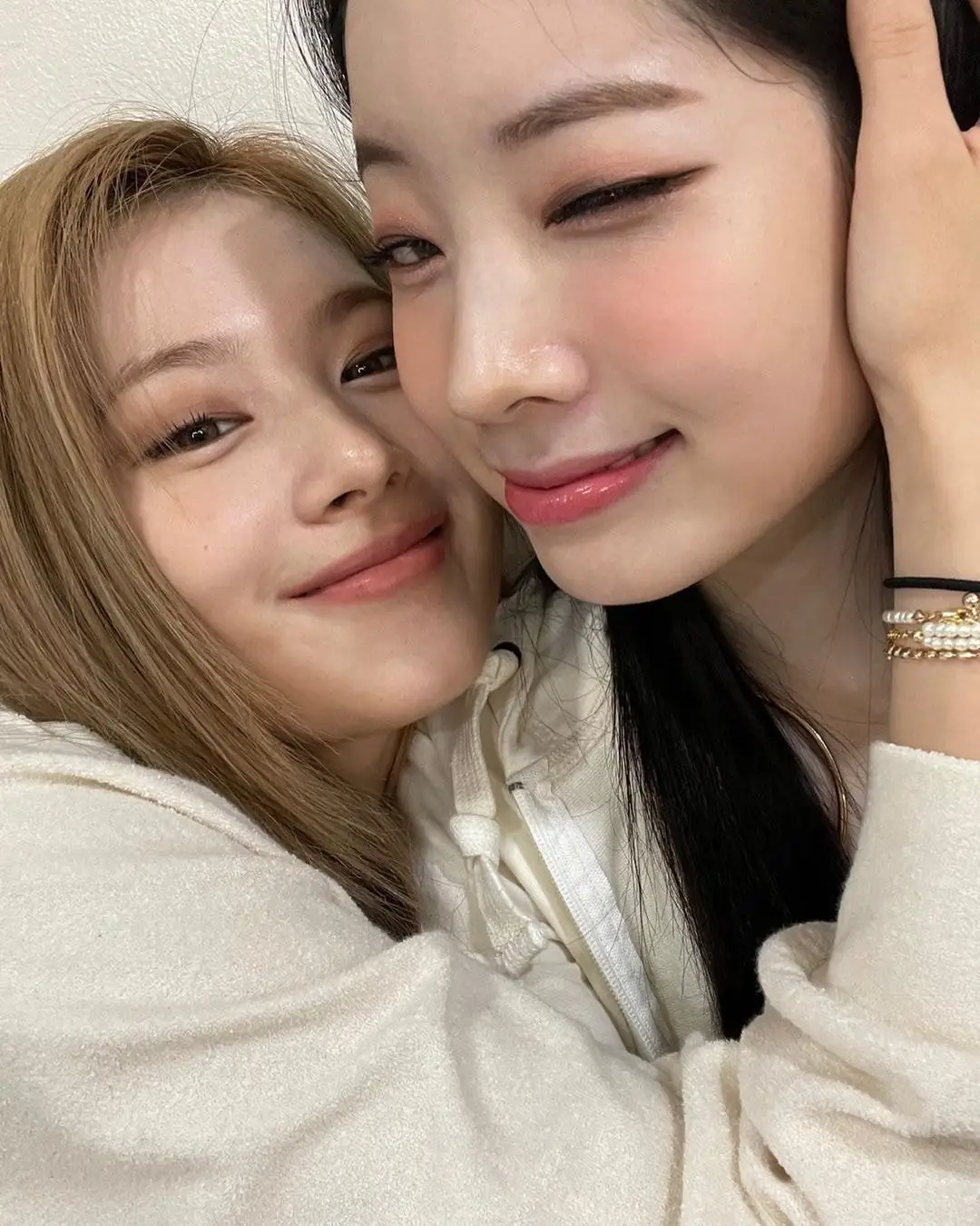 트와이스그램 사나 && 다현 업뎃