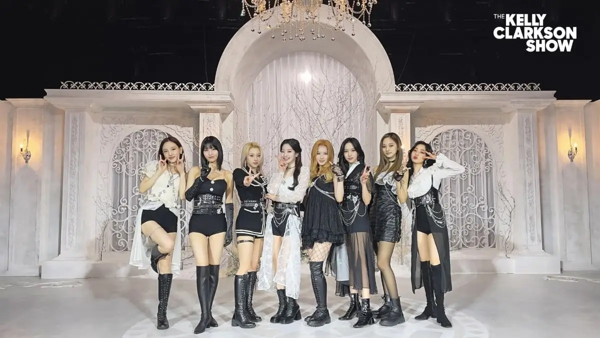 #KellyClarksonShow #TWICE TWICE Performs 'Cry For Me' On The Kelly Clarkson Show