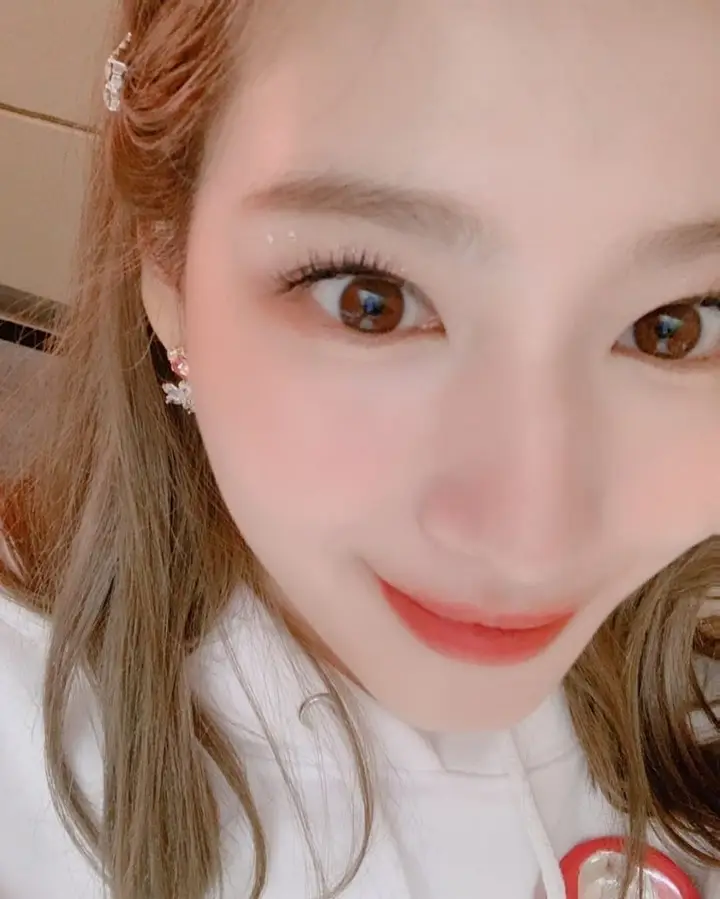 트와이스 사나.insta