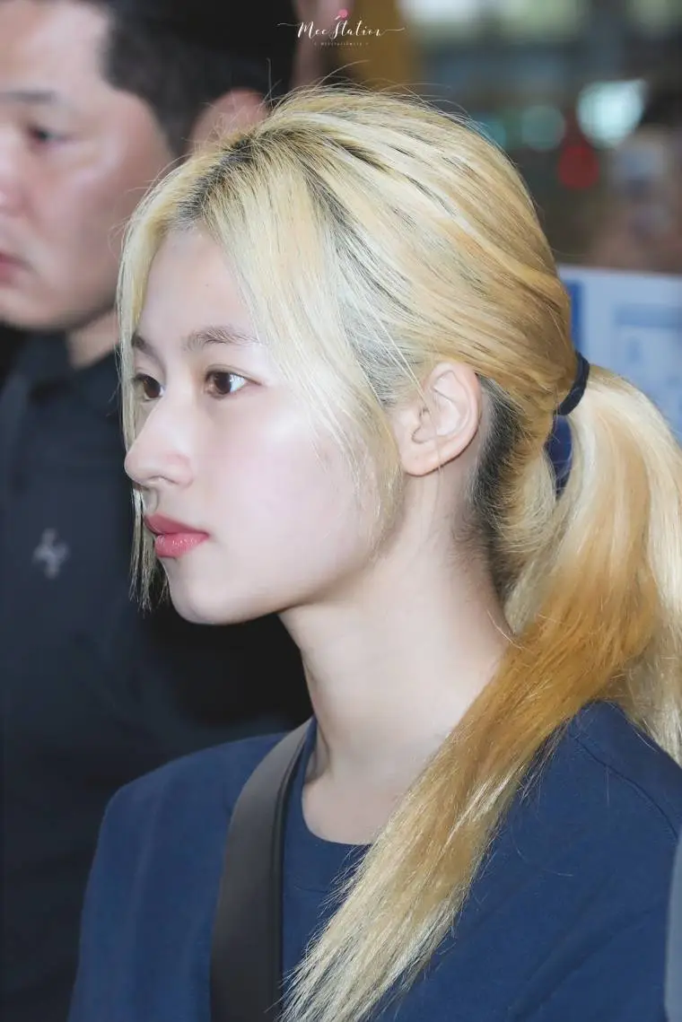 출국하는 #트와이스 #사나.jpg