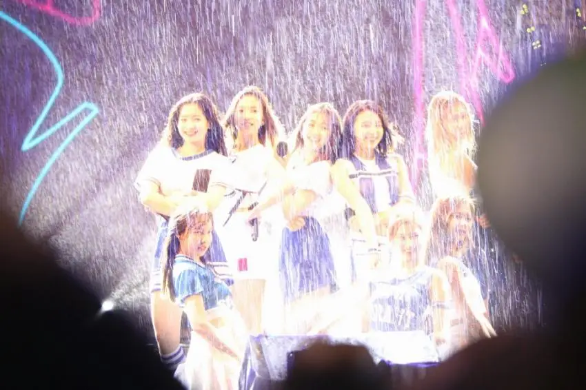 오늘자 폭우속 트와이스 공방 .jpg