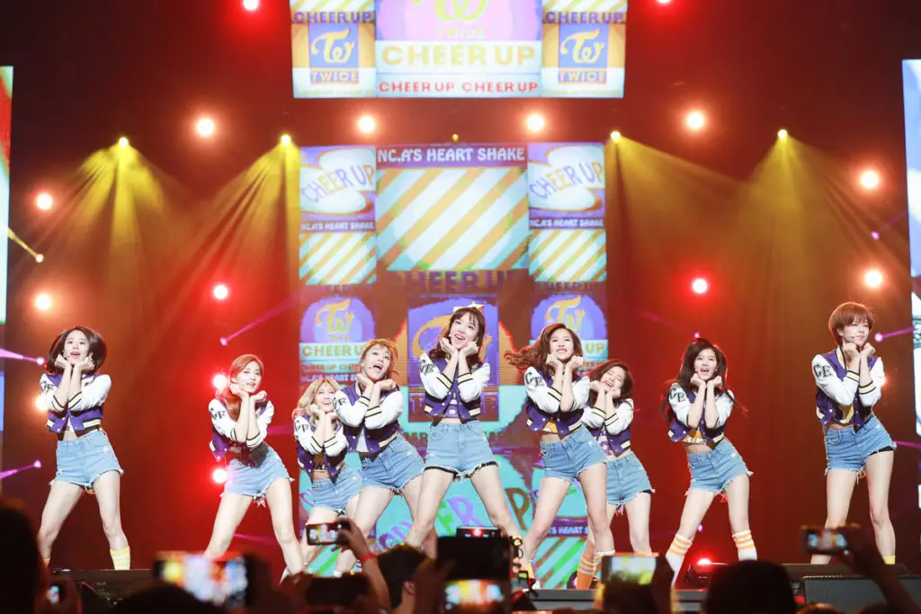 [KCON 2016 LA×M COUNTDOWN] 트와이스 (TWICE) _ Uptown Funk
