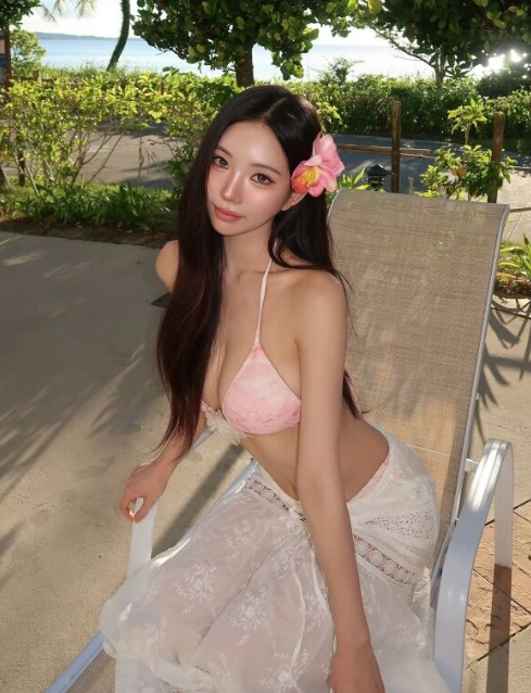 카리나 닮은꼴 모델.jpg