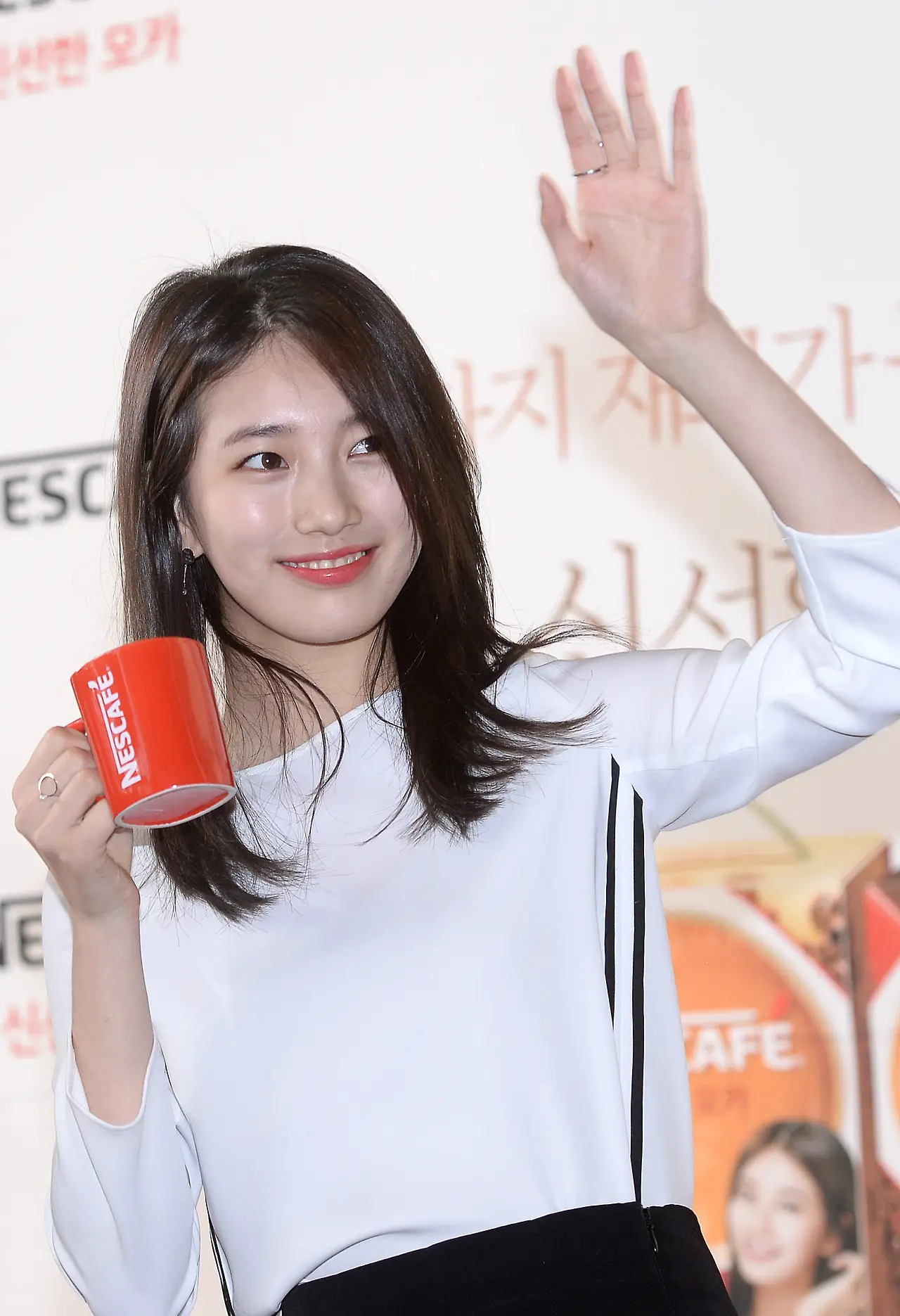 141217 수지 네스카페 행사.jpg