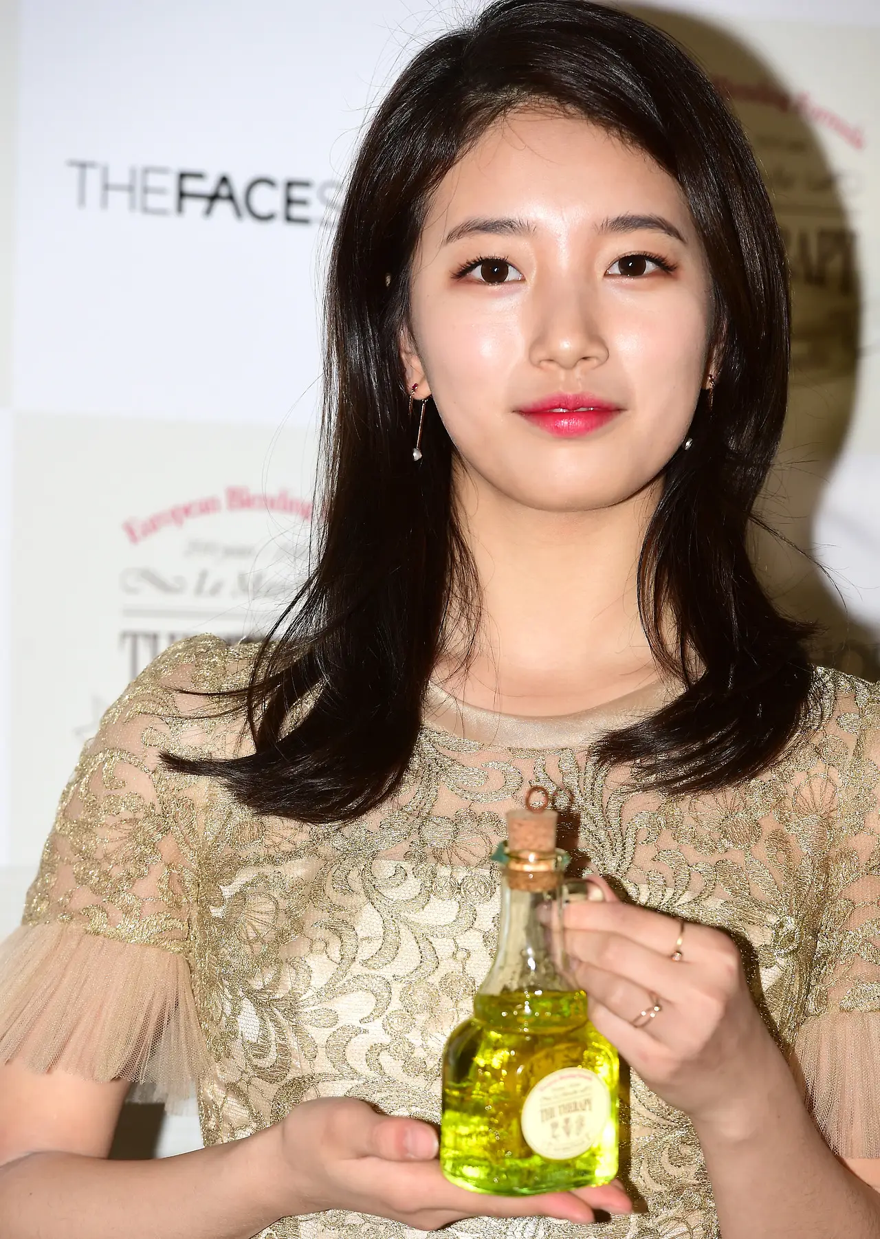 141215 수지 더페이스샵 오픈행사.jpg