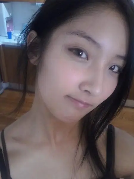 포미닛 남지현 아찔 착시셀카