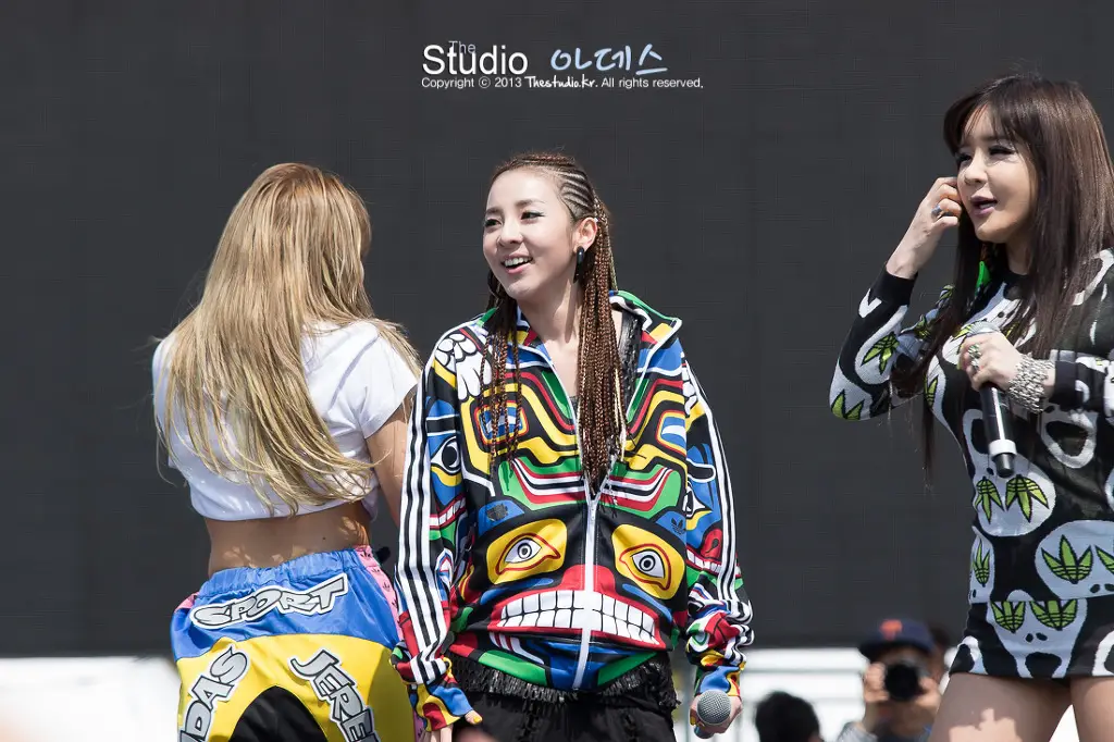 2NE1 직찍 :: 130421 부산 아디다스 마이런 by 아데스