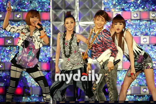 2NE1, '어글리' MR제거 영상 화제…