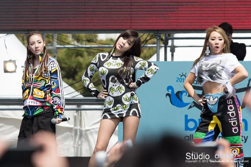 2NE1 직찍 :: 130421 부산 아디다스 마이런 by 아데스