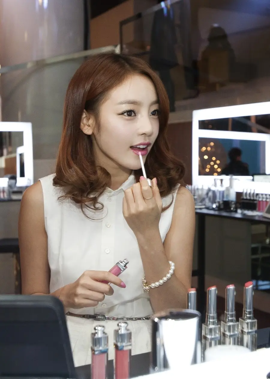 구하라 :: 130221 디올 어딕트(Dior Addict) 글로스 론칭파티.jpg