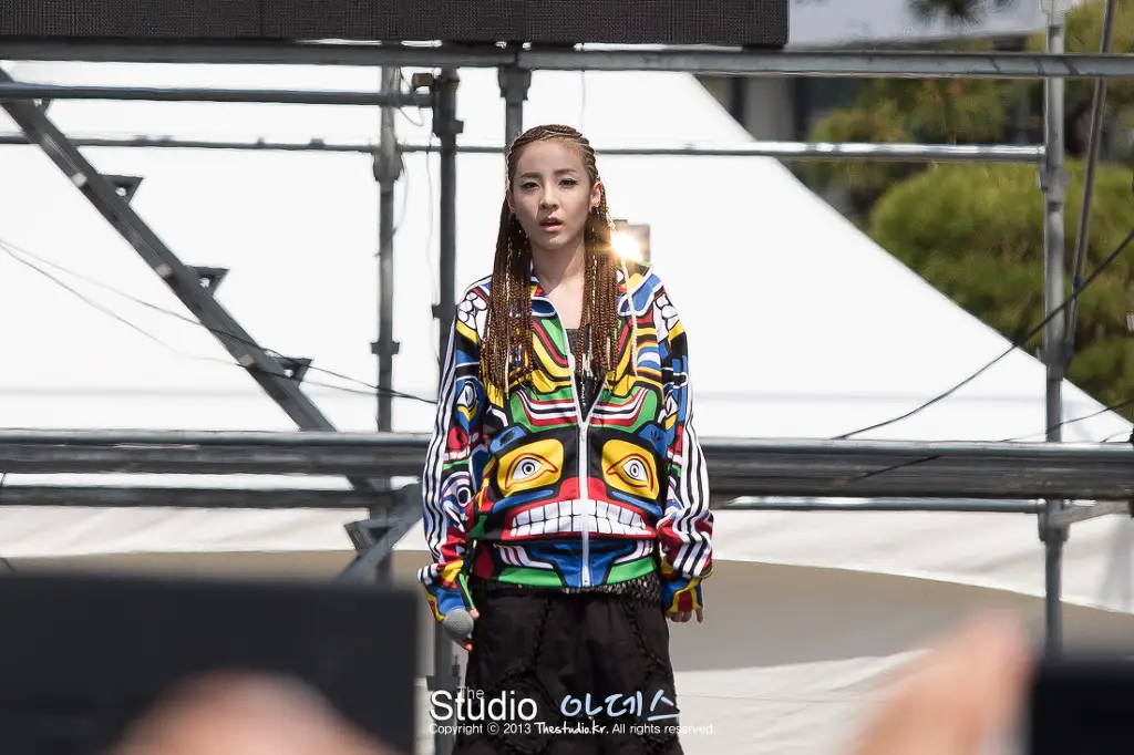 2NE1 직찍 :: 130421 부산 아디다스 마이런 by 아데스