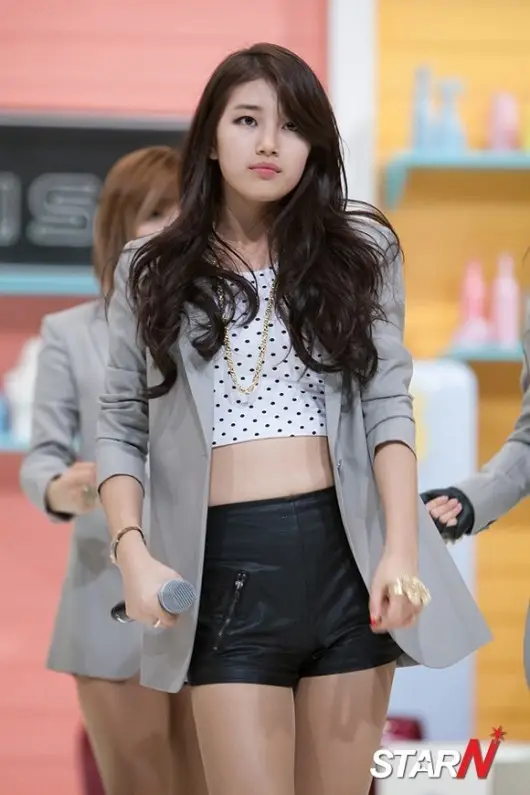 [수지] 배꼽티 입히지마!! 뱃살논란 걱정돼