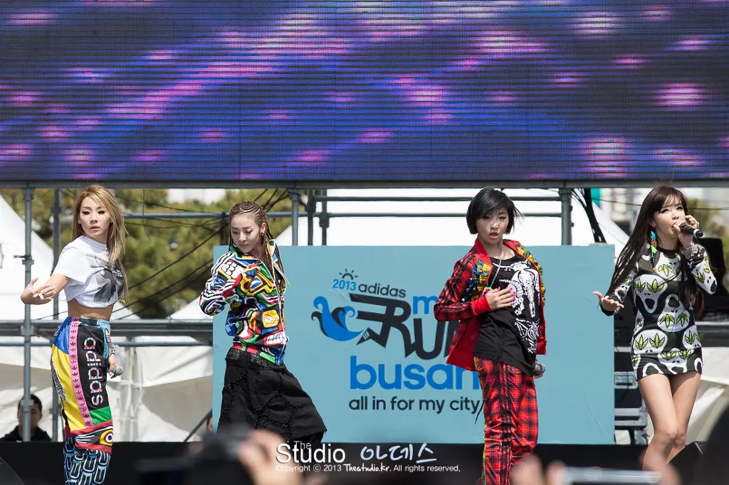 2NE1 직찍 :: 130421 부산 아디다스 마이런 by 아데스