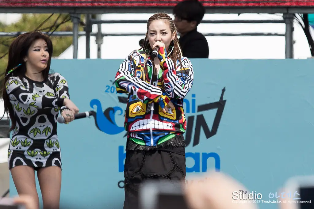 2NE1 직찍 :: 130421 부산 아디다스 마이런 by 아데스