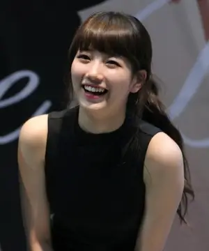 박장대소! 웃는 모습도 상큼한 수지 ♥