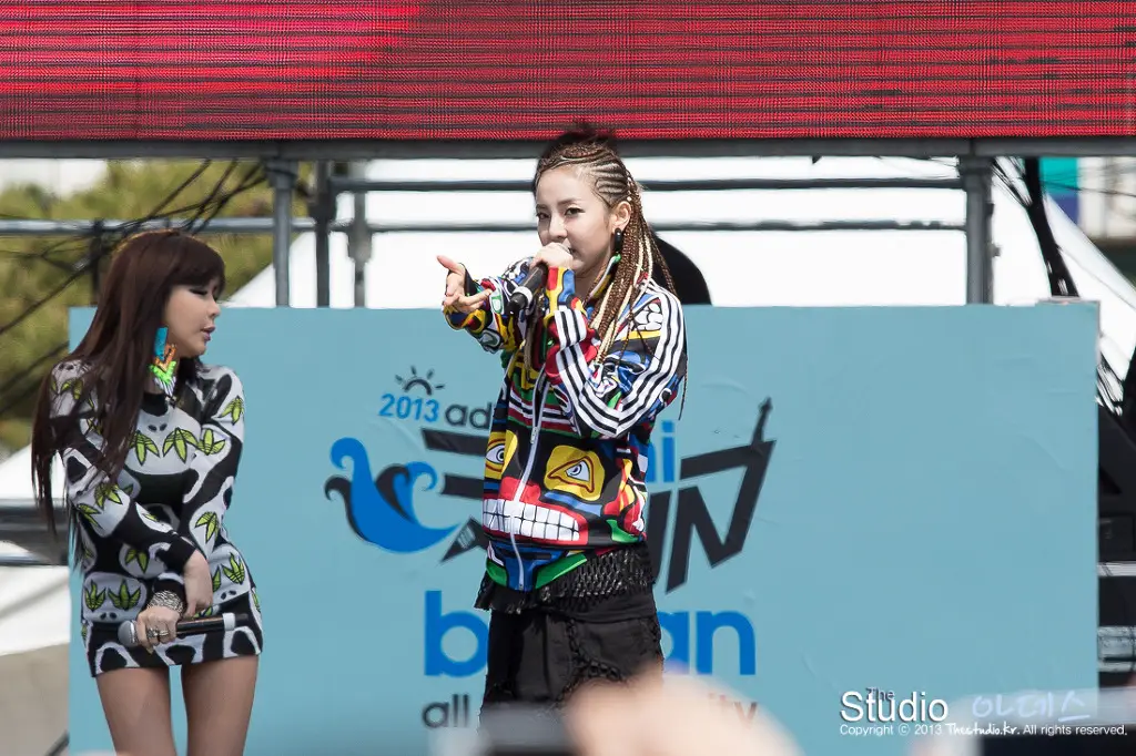 2NE1 직찍 :: 130421 부산 아디다스 마이런 by 아데스