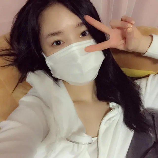 우희(달샤벳) 160216 인스타그램 - 집에서도 마스크 씀.. 말하고 싶엉ㅠㅠ