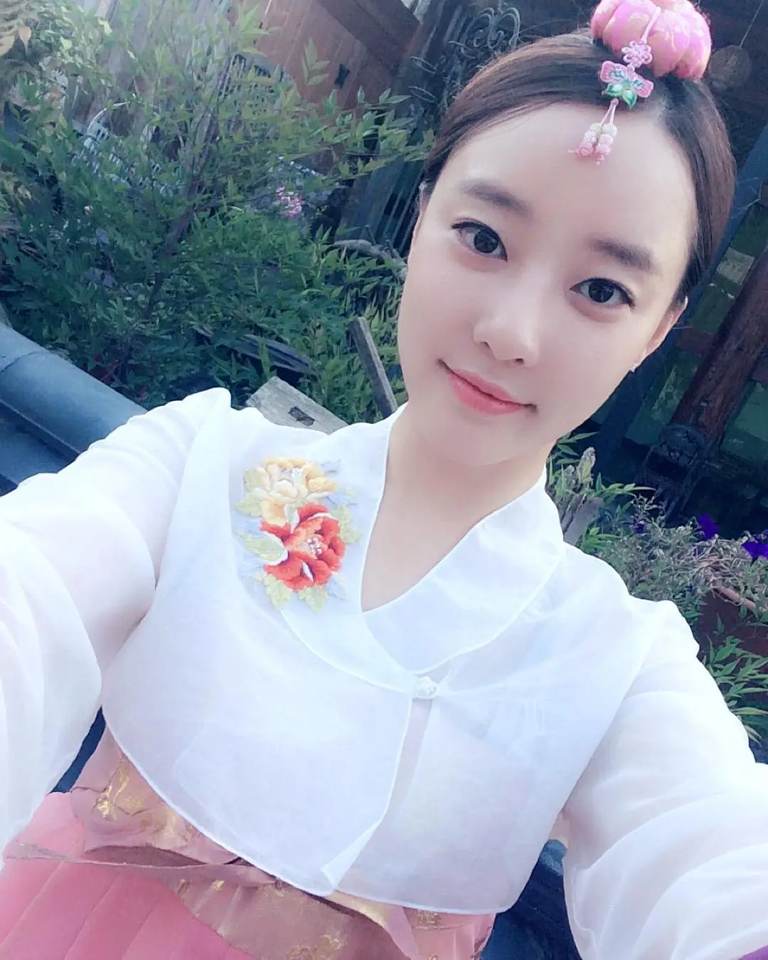 고우리(레인보우) 150926 인스타그램 - 한복 입구 신남 ㅎㅎㅎ