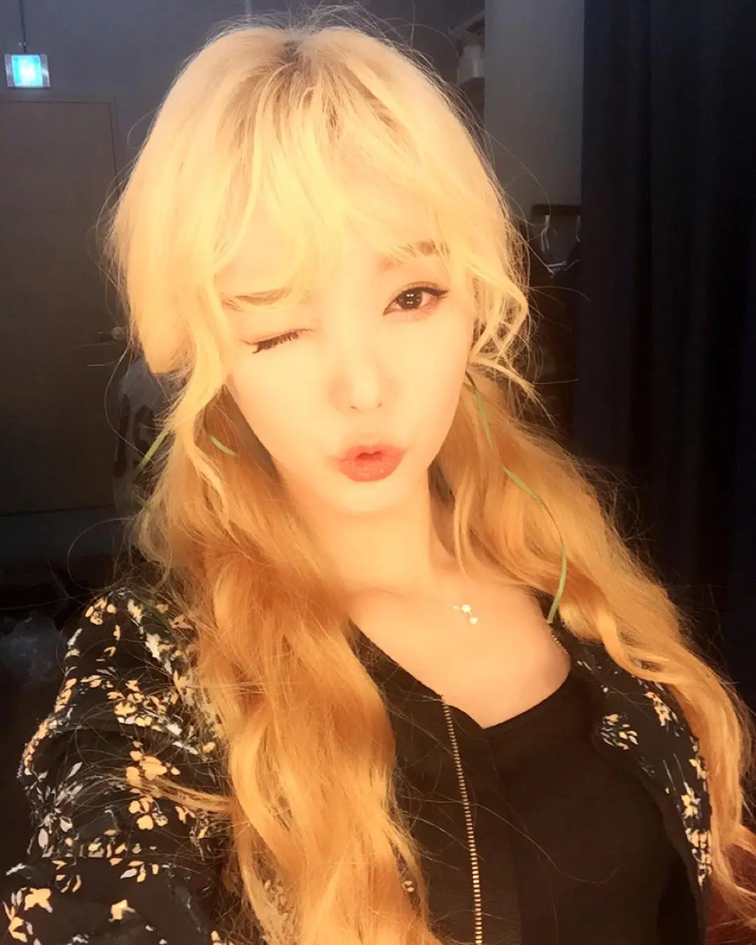 세리(달샤벳) 151020 인스타그램 - 윙크연습