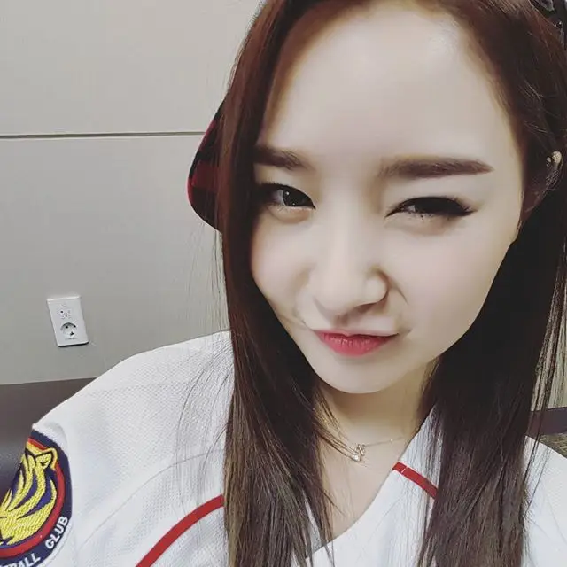 우희(달샤벳) 160405 인스타그램 - 난너만 바라봄 봄이라 봄타나봄