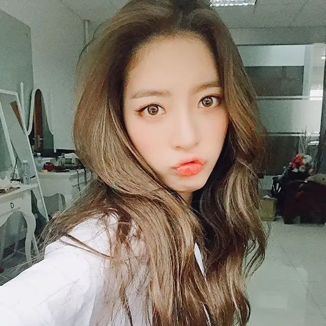 아영(달샤벳) 160407 인스타그램 - 낮잠을 많이 자서 큰일...