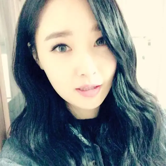 우희(달샤벳) 160124 인스타그램 - 굿 밤~~~~+_+♡