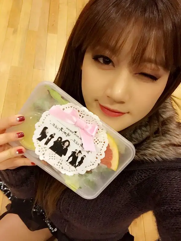 오승아(레인보우) 150301 트윗 - 싸랑하는 팬분들 덕분에 아주아주 맛있게 먹었어요♥️!