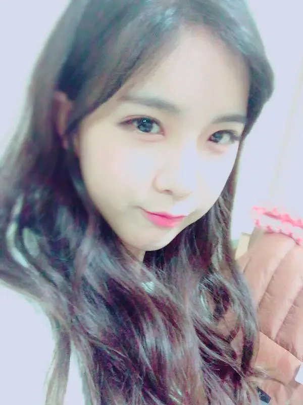 조현영(레인보우) 150107 트윗 - 여러분!! 1월8일 오전11시 깜짝 이벤트! 두둥!