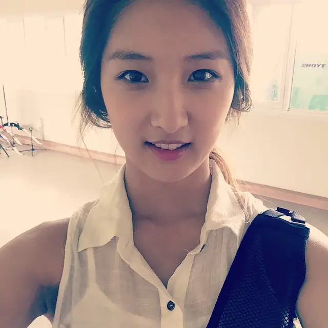 남지현(포미닛) 150809 인스타그램 - Self make up..화장은어렵다..!~