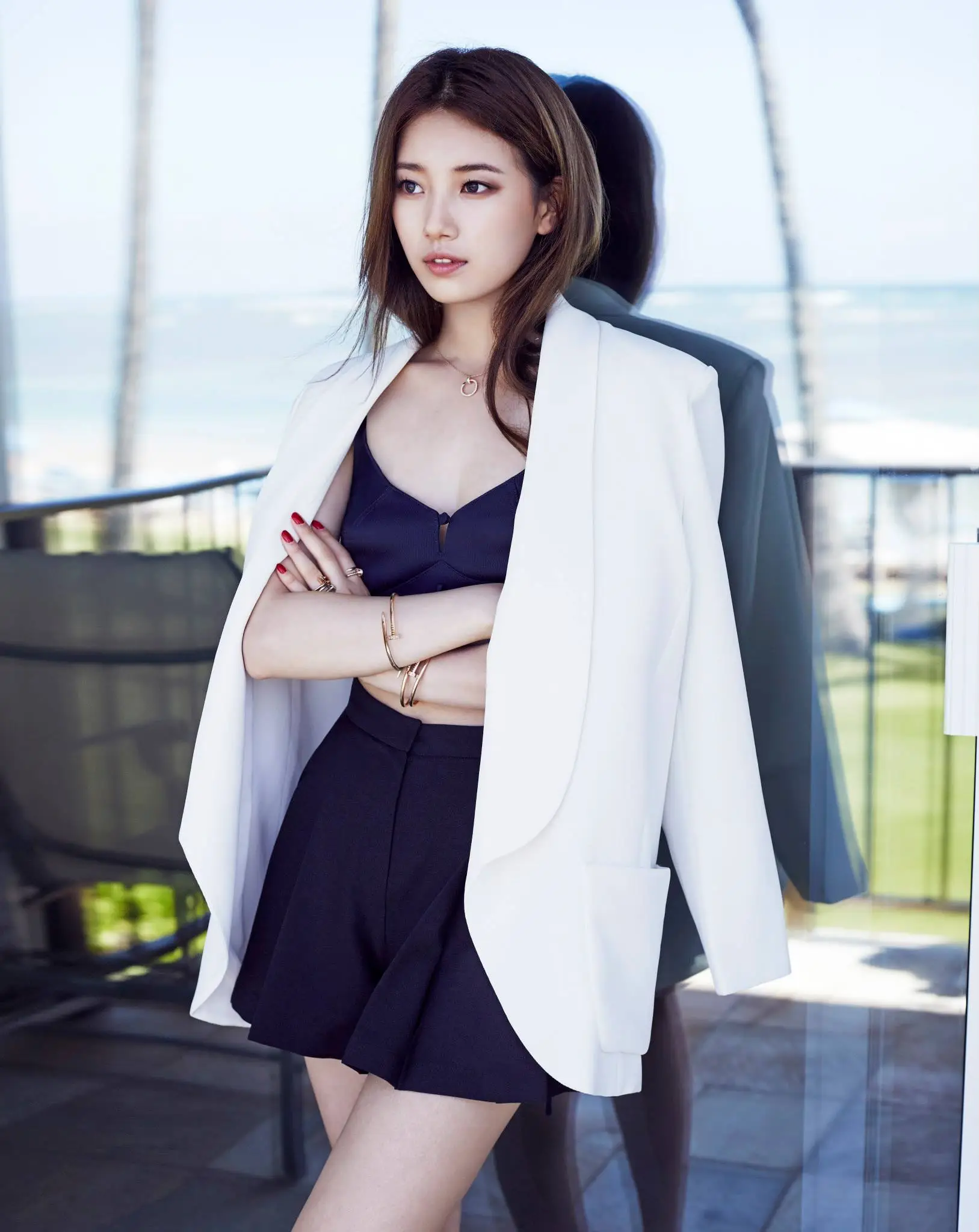 수지(SUZY) 코스모폴리탄 7월 화보.jpg