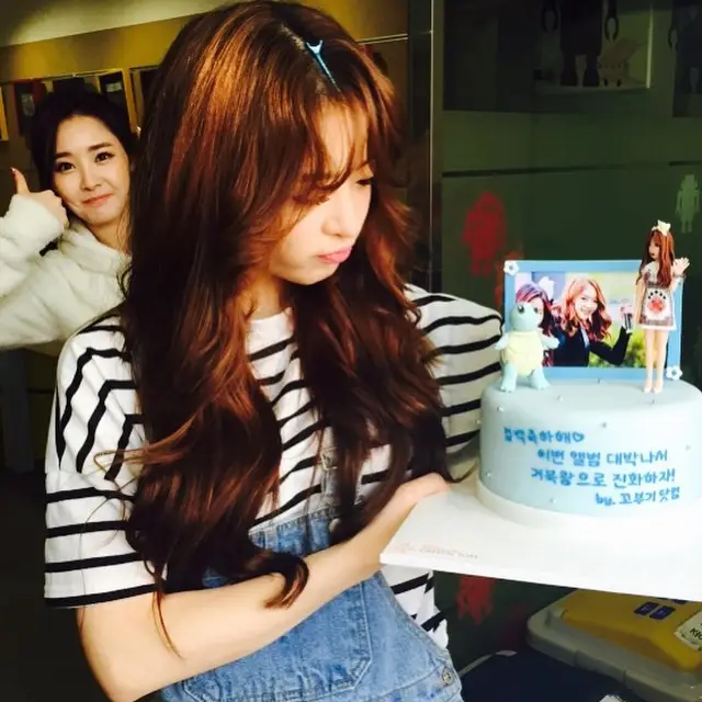 아영(달샤벳) 150411 인스타그램 - 11시에 저와 함께 야식먹자~~~!