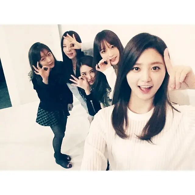 정화(EXID) 141202 인스타그램 - #EXID 의 공식팬카페 회원수가 #10000명 을 돌파했습니다!!!