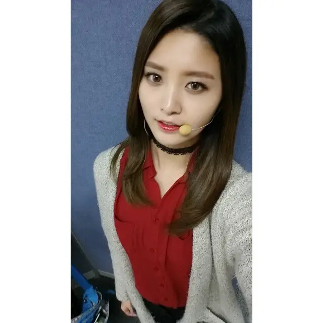 EXID 정화 인스타그램 - 내가 좋아하는 노래 들으면서 창밖 바라보기