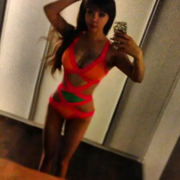 130802 박봄 인스타그램 업뎃 - #BOM Wearing swimsuit